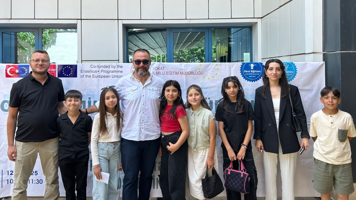 2024/ 2025 Egitim Ögretim Yılı ERASMUS projesi kapsamında Okul Eğitimi Öğrenci Hareketliliğinde faaliyete katılan öğretmen ve öğrencilerimiz projenin kapanış toplantısına katıldı.